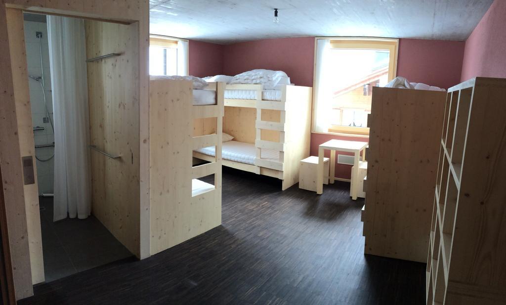 Nova Casa Spinatscha Sedrun Hostel Ruang foto